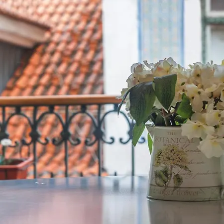 Design Apt With Balcony In Historic Centre דירה *
