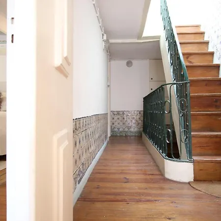 Design Apt With Balcony In Historic Centre ליסבון