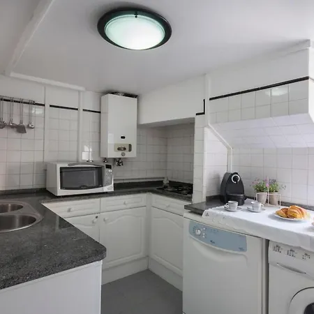 Design Apt With Balcony In Historic Centre Apartment