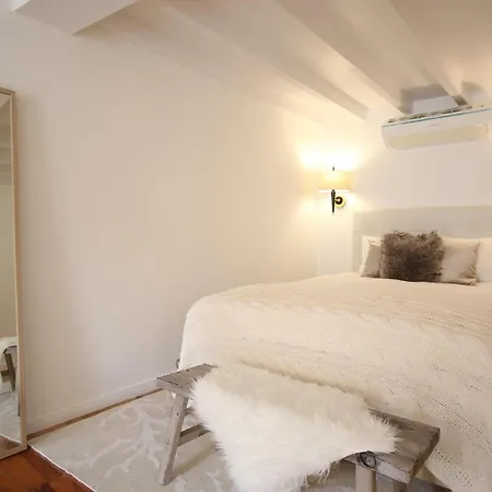Design Apt With Balcony In Historic Centre Apartment