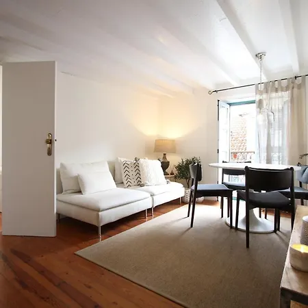 Design Apt With Balcony In Historic Centre
